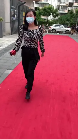 辛巴老婆初瑞雪小黄车十二包纸抽领券购买一元包邮到家