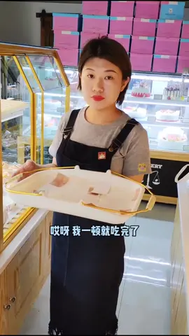 这个蛋黄酥实在太好吃了！#蛋黄酥 #隔壁小孩都馋哭了